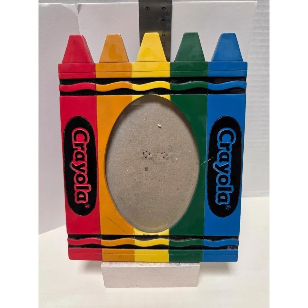 vintage 2003 Crayola 4x6 picture frame decorated with 3D crayon shapes